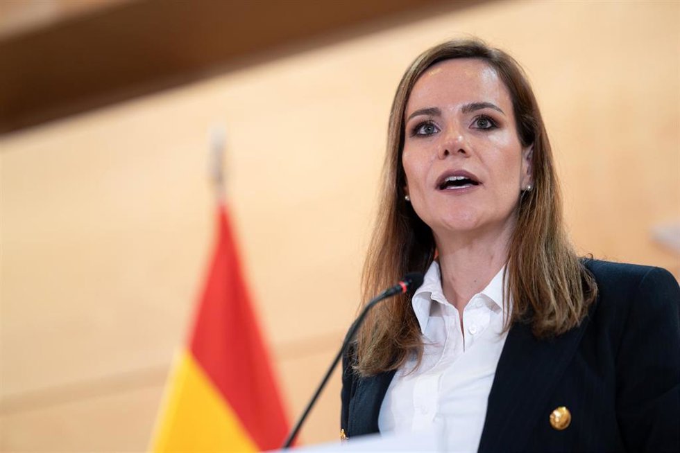 La portavoz de Vox en la Asamblea de Madrid, Isabel Pérez Moñino-Aranda, ofrece una rueda de prensa, tras reunirse con la presidenta de la Comunidad de Madrid, Isabel Díaz Ayuso, durante una ronda de reuniones con los grupos parlamentarios en la Asamble