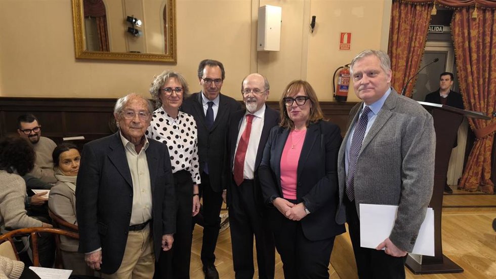 El poeta José Corredor Matheos, reconocido por la Academia de Ciencias Sociales y Humanidades de C-LM.