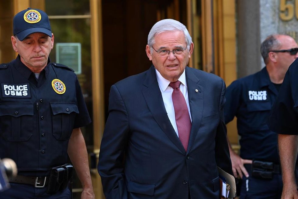 Archivo - El exsenador demócrata Bob Menendez 