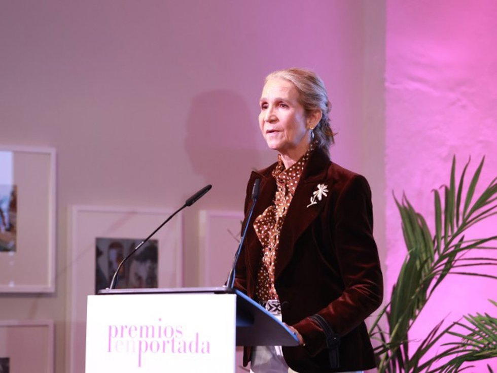 La infanta Elena premiada en los premios 'En Portada' que se han celebrado en Sevilla