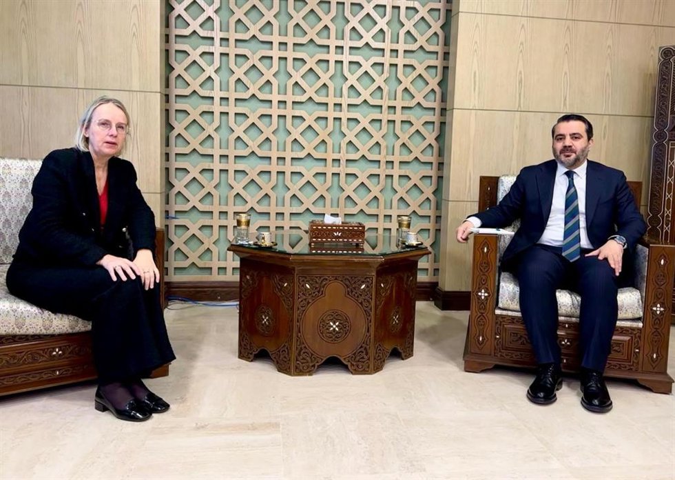 Representante de la delegación de la UE, Hlne Le Gal, junto al ministro de Exteriores sirio, Hasán al Shibani