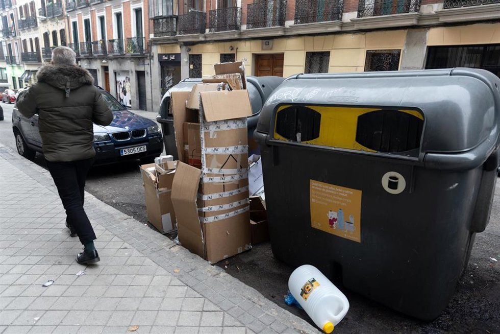 Archivo - Contenedores de basura 