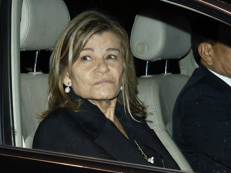 Cari Lapique sale de la parroquia de San Agustín donde ha asistido a una misa funeral en memoria de su hermano Manuel Lapique