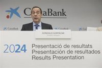 Gortázar (CaixaBank) lamenta que el impuesto a la banca "compagina muy mal" con la inversión