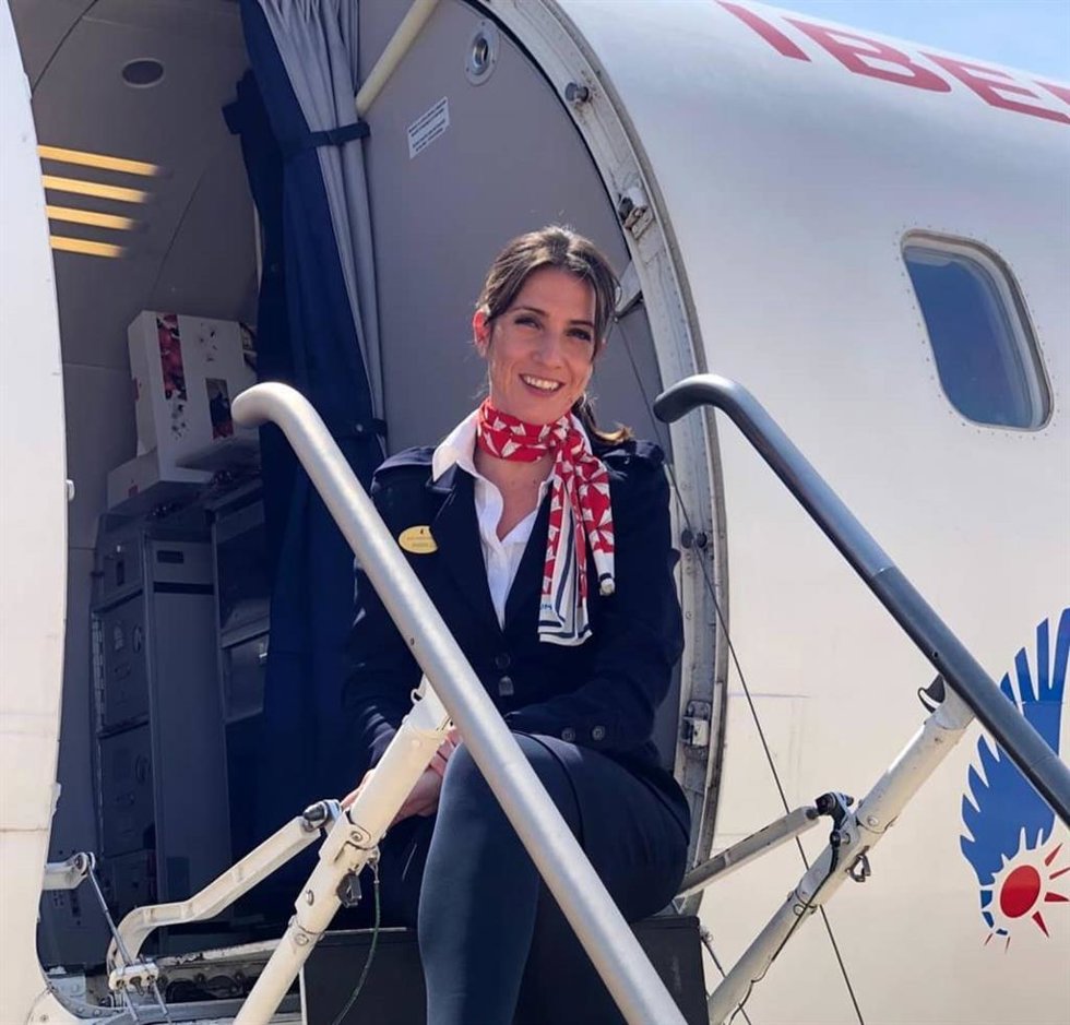 Archivo - La tripulante de cabina de Air Nostrum.