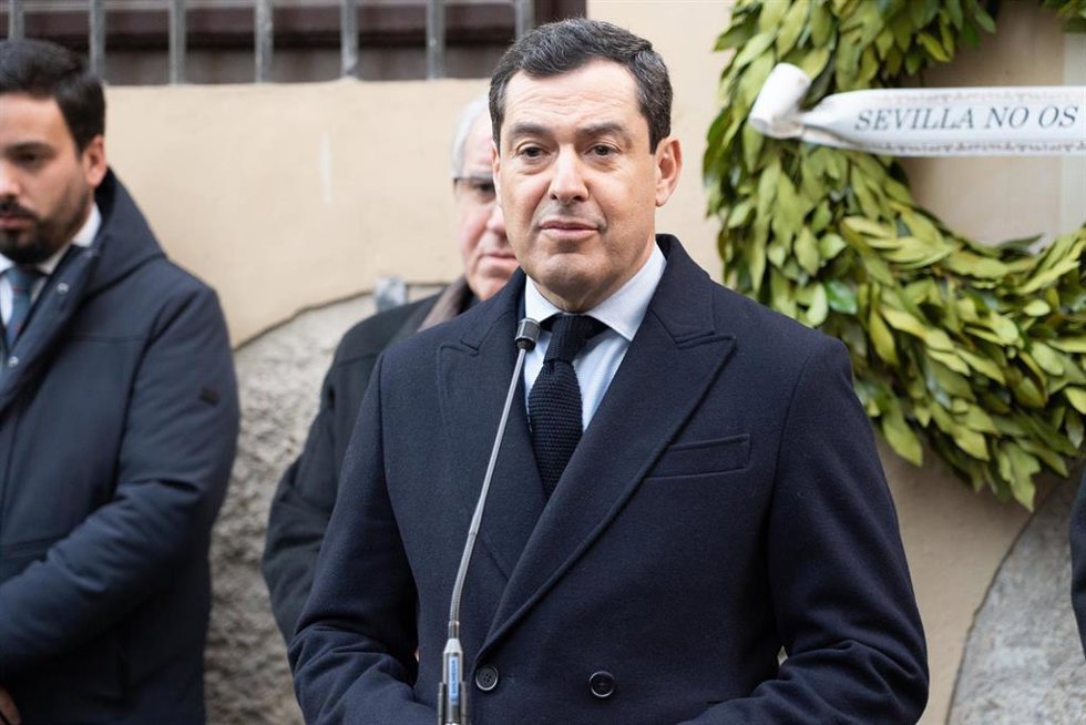 Archivo - El presidente de la Junta de Andalucía, Juanma Moreno, en una imagen de archivo de un acto de homenaje a Alberto Jiménez-Becerril y a su mujer, Ascensión García Ortiz.