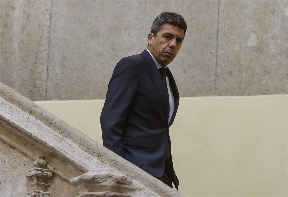 El presidente de la Generalitat valenciana, Carlos Mazón, a su llegada a una reunión, a 28 de enero de 2025, en Valencia, Comunidad Valenciana (España). 