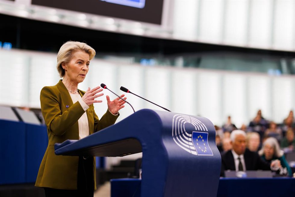 La presidenta de la Comisión Europea, Ursula Von der Leyen ofrece al automóvil un plan de acción para apoyar su transición que presentará el 5 de marzo.