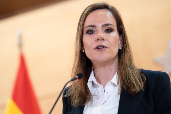 La portavoz de Vox en la Asamblea de Madrid, Isabel Pérez Moñino-Aranda, ofrece una rueda de prensa, tras reunirse con la presidenta de la Comunidad de Madrid, Isabel Díaz Ayuso, durante una ronda de reuniones con los grupos parlamentarios en la Asamblea 