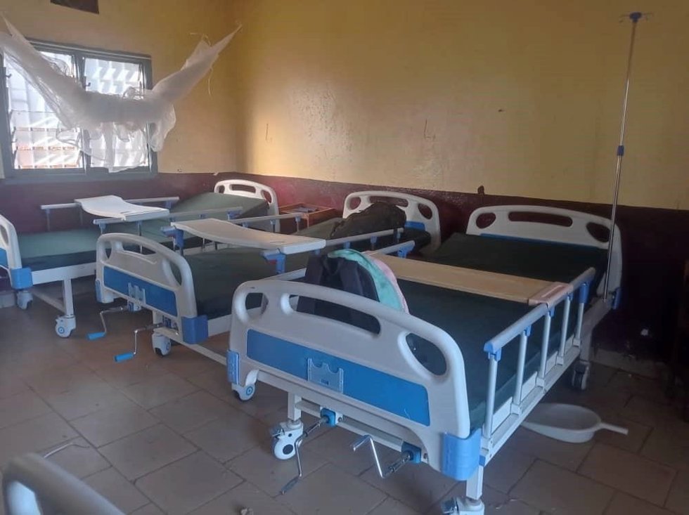Nuevas camas en el Centro Médico Católico de Tonga, ubicado en la Región Oeste de Camerún.
