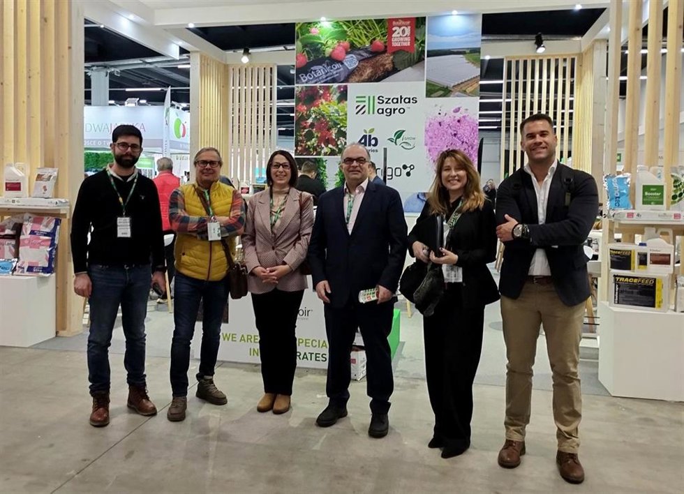 Imagen de los miembros de Andalucía Trade en la feria 'Targi Sadownictwa i Warzywnictwa' (TSW), en Polonia.
