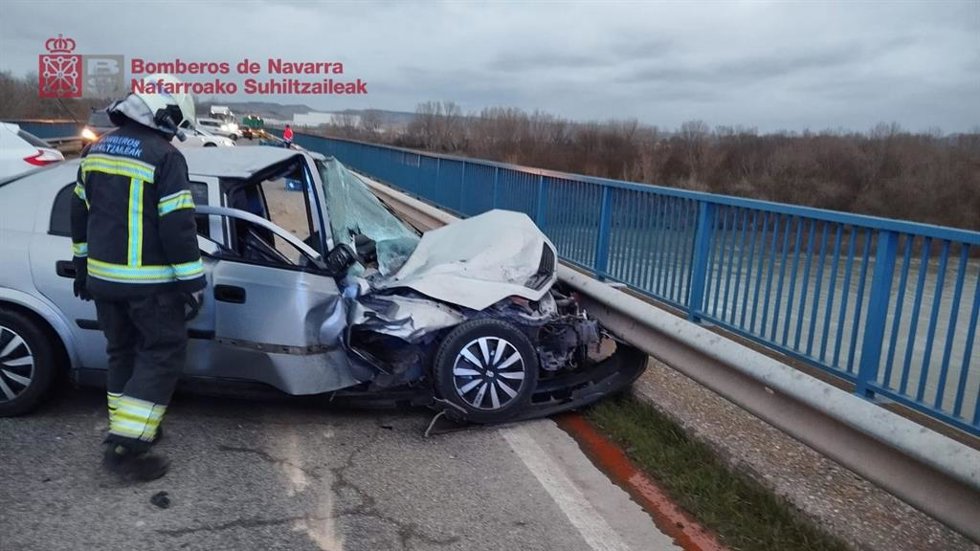 Uno de los vehículos implicados en el accidente en Ribaforada.