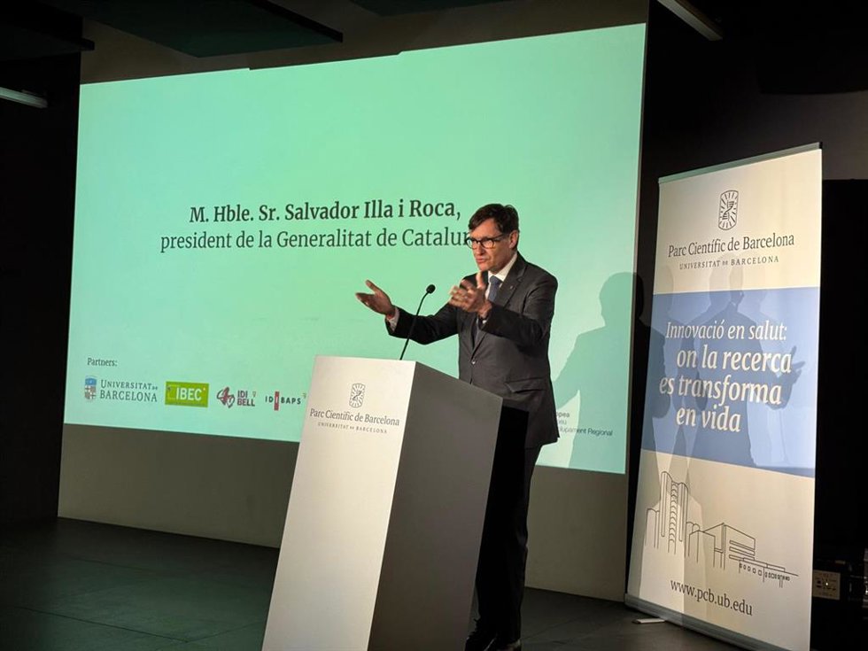 Illa durante el acto de inauguración del nuevo microscopio en el PCB, este jueves