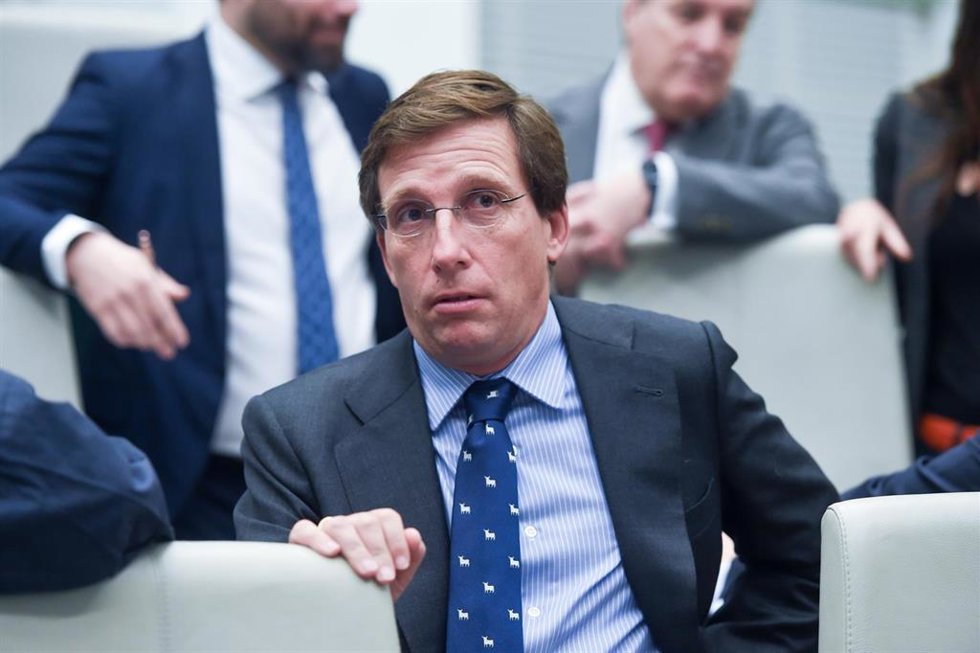 El alcalde de Madrid, José Luis Martínez Almeida, durante una sesión ordinaria del pleno municipal, en el Palacio de Cibeles 