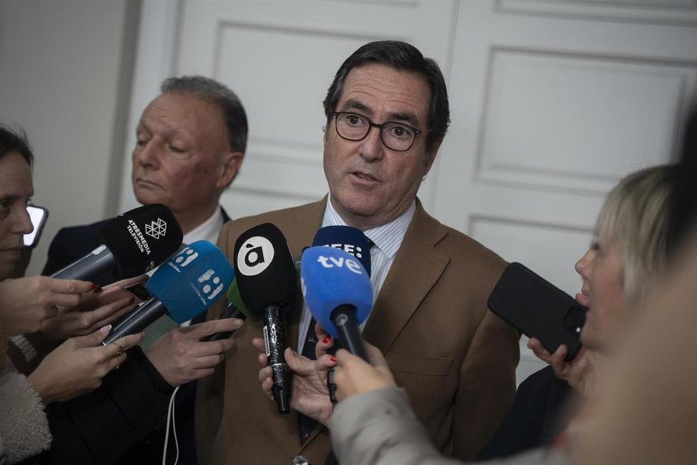 El presidente de la CEOE, Antonio Garamendi, en un acto en Valncia de homenaje al empresario Miguel Burdeos, fallecido en la dana del pasado 29 de octubre.