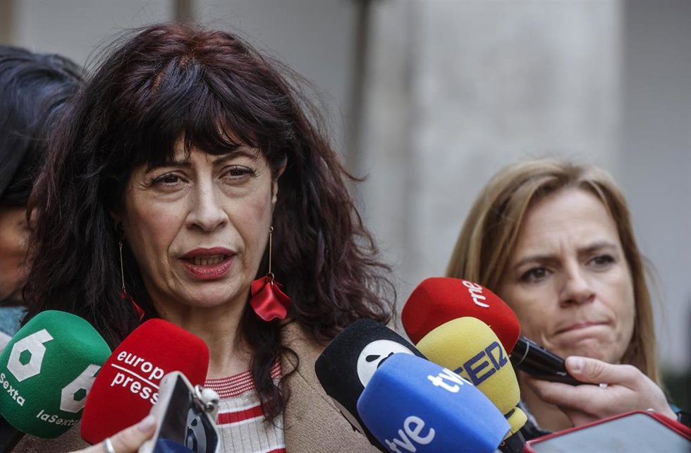 La ministra de Igualdad, Ana Redondo, atiende a los medios de comunicación en la Delegación del Gobierno en la Comunitat Valenciana