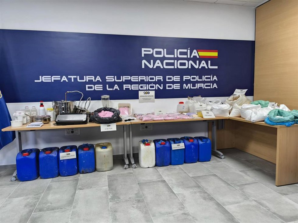 Imagen de la droga y los efectos intervenidos por la Policía Nacional durante la investigación