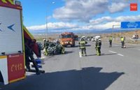 Muere un conductor al colisionar con un camión en la M-50 y quedar atrapado en su coche