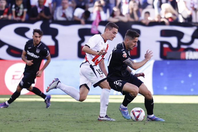 Archivo - Javi Hernandez of CD Leganes in action during the Spanish League, LaLiga EA Sports, football match played between Rayo Vallecano and CD Leganes at Estadio de Vallecas on September 28, 2024, in Madrid, Spain.