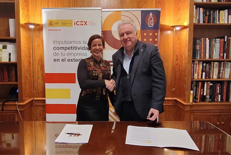 Firma de acuerdo entre ICEX y la Federación Española del Vino (FEV)