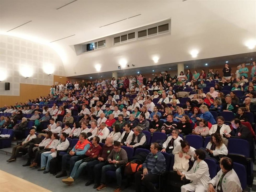 Asamblea de profesionales del Hospital Reina Sofía de Córdoba.