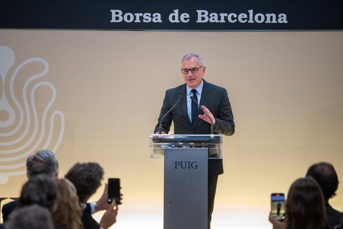 Archivo - El presidente y consejero delegado de Puig, Marc Puig, interviene durante el toque de campana de la empresa Puig en su salida a Bolsa, en la Bolsa de Barcelona, a 3 de mayo de 2024, en Barcelona, Catalunya (España).  La compañía catalana de perf
