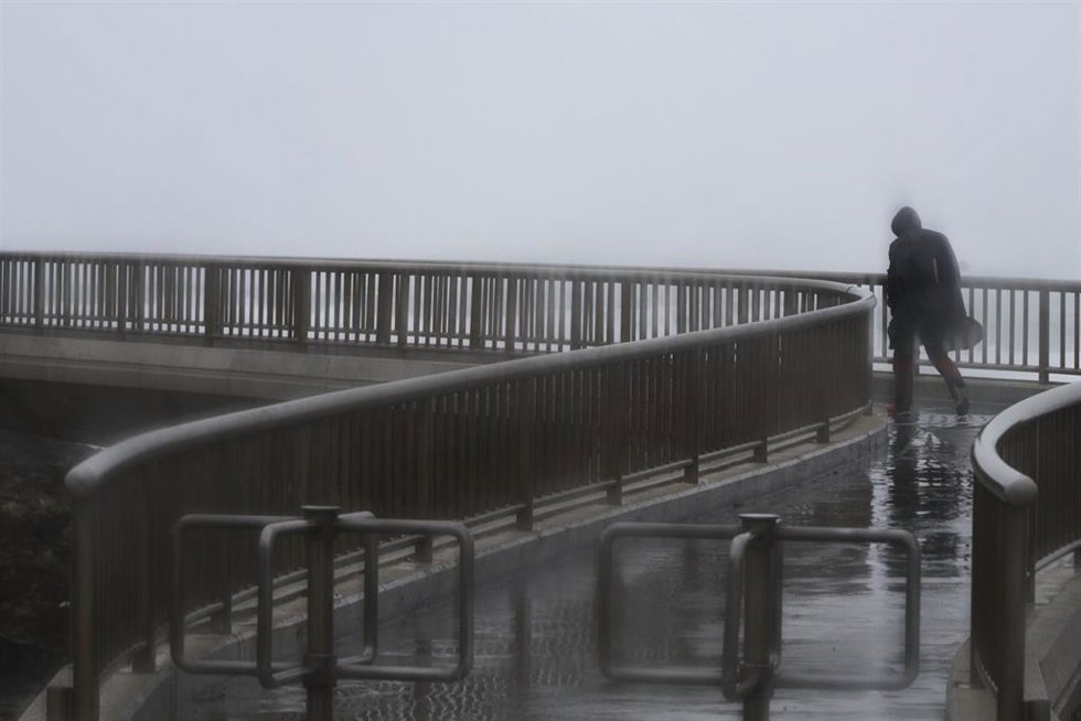 Llegada del temporal marítimo de viento y lluvia a Cantabria, a 30 de enero de 2025, en Santander, Cantabria (España).