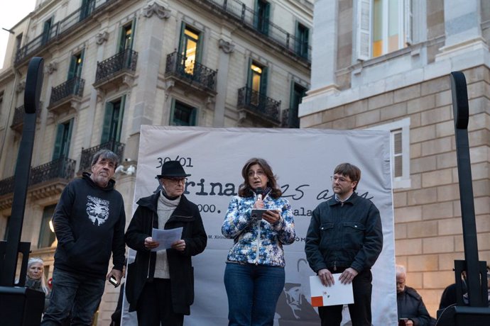 L'Assemblea Nacional Catalana (ANC), la Fundació Randa i Òmnium Cultural reivindiquen el llegat del Lluís Maria Xirinacs en un acte a la plaça Sant Jaume de Barcelona