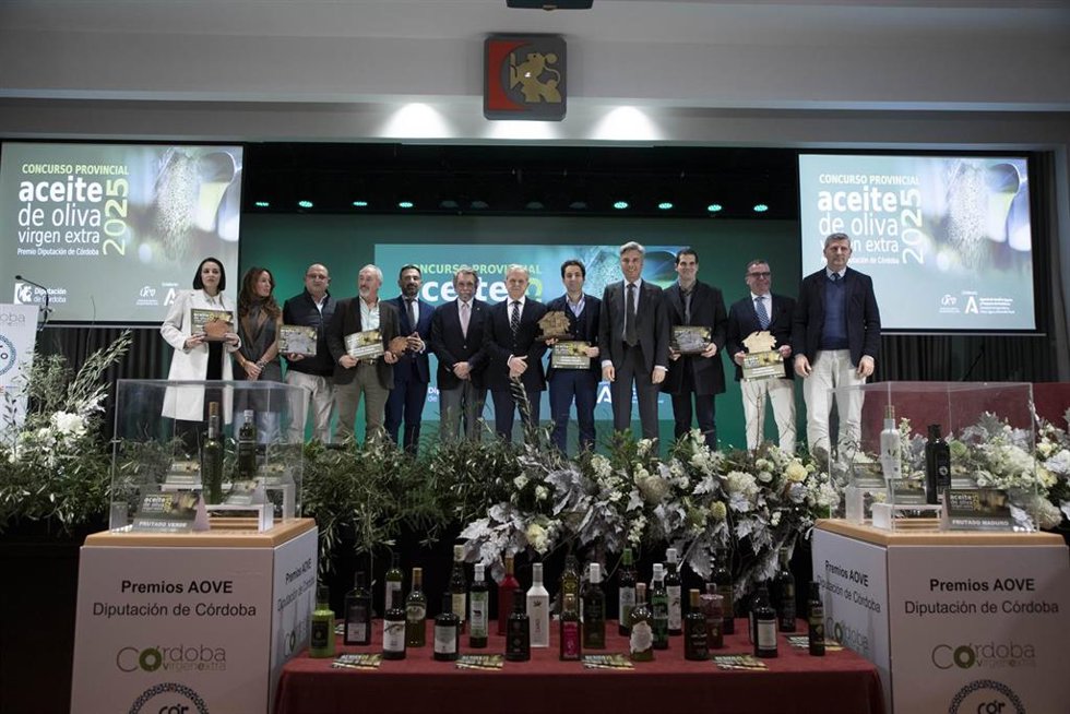 Foto familiar con los ganadores de los premios del XVIII Concurso Provincial.