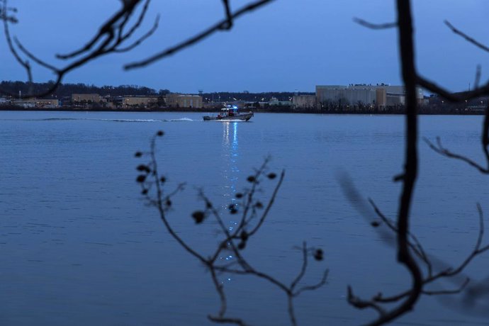 January 30, 2025, Alexandria, Virginia, USA: Emergency responders from the Alexandria Fire Department and Washington, D.C. EMS search for survivors along the Potomac River near the Mount Vernon Trail in Alexandria, following a mid-air collision between an