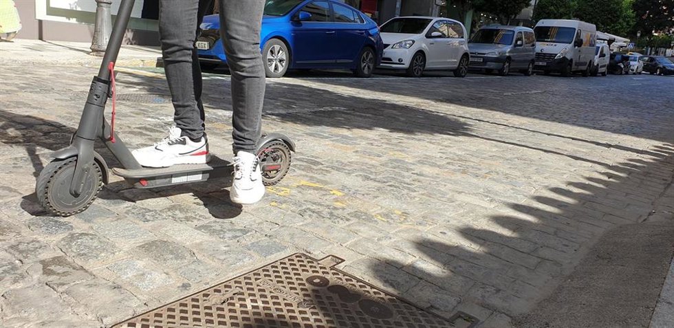 Archivo - Un patinete eléctrico
