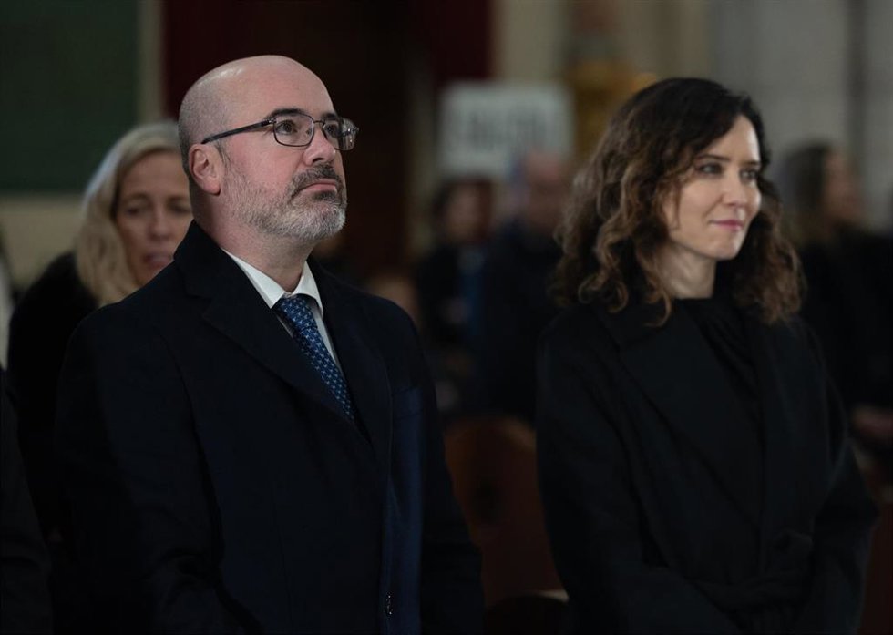 Archivo - El delegado del Gobierno en la Comunidad de Madrid, Francisco Martín, y la presidenta de la Comunidad de Madrid, Isabel Díaz Ayuso, durante el funeral por el vigésimo aniversario del 11-M