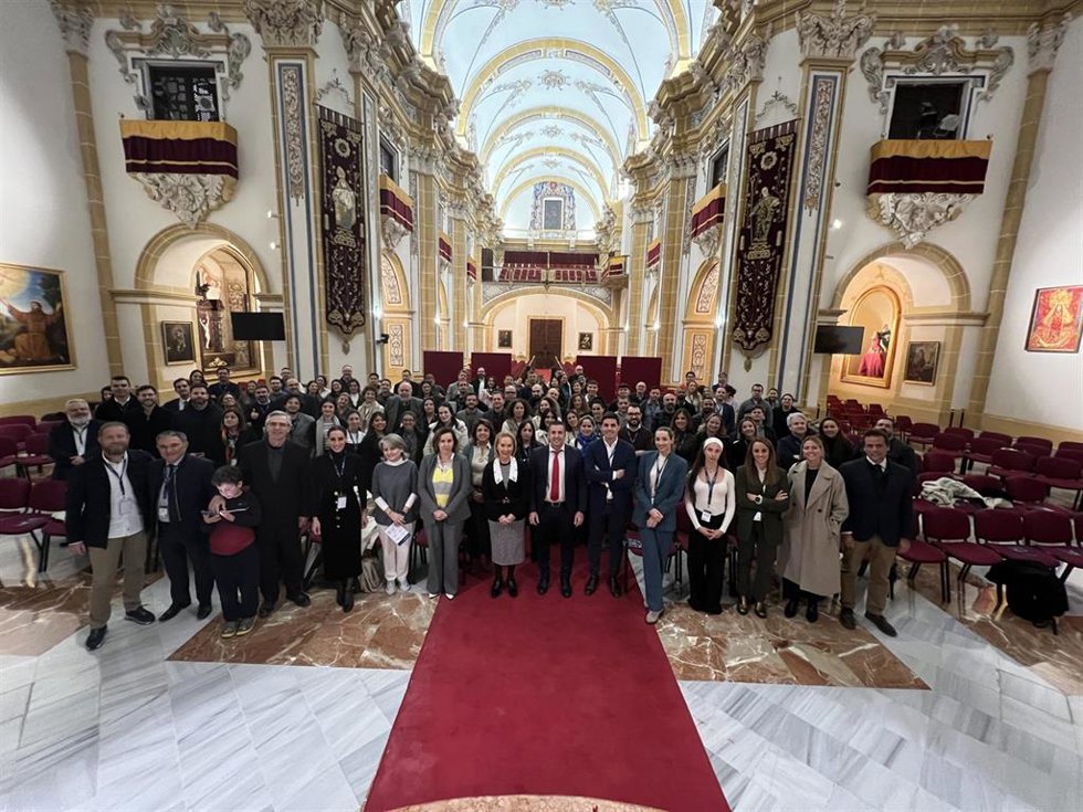 Fotografía sobre el evento inaugural de la Comunidad UCAM Alumni que se celebró ayer en el Templo del Monasterio de Los Jerónimos