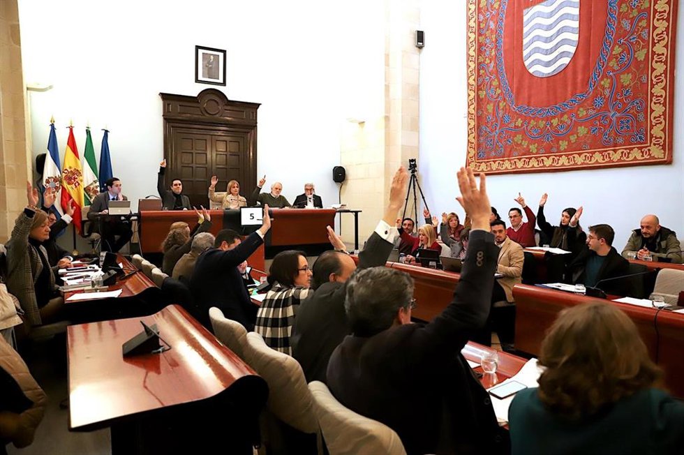 Pleno municipal del Ayuntamiento de Jerez en un momento de votación.