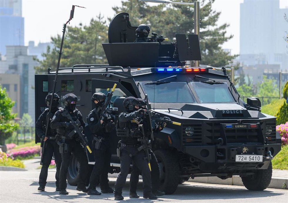 Archivo - Imagen de archivo de un grupo de policías de Corea del Sur. 