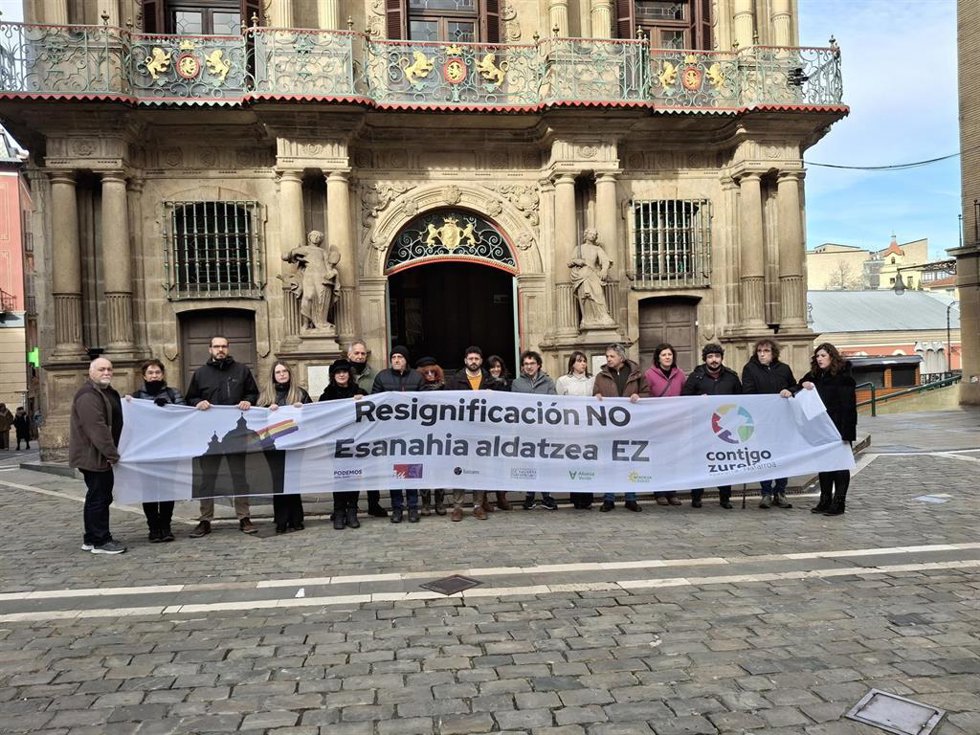 Concentración de Contigo-Zurekin en contra de la resignificación del Monumento a los Caídos de Pamplona el pasado 15 de enero de 2025.