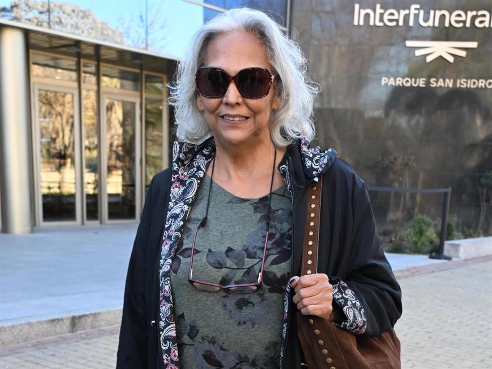 Charo Vega, exmujer de Tony Caravaca, llega al Tanatorio de San Isidro