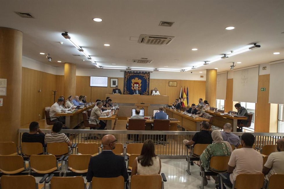 Archivo - Vista general de la sesión plenaria en la Asamblea de Ceuta