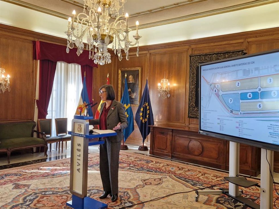 La Consejera Nieves Roqueñí, Durante La Presentación De Las Actuaciones En El Futuro Parque Empresarial De Baterías.