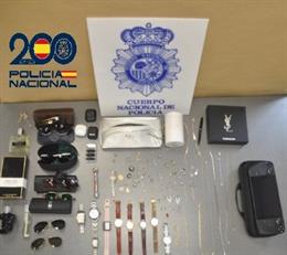 Material incautado por la policía en los robos cometidos en viviendas en Oviedo.