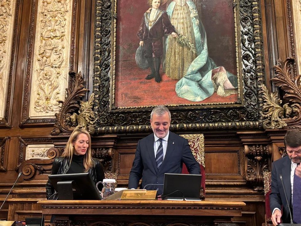 (I-D) La Segunda Teniente De Alcaldía, Maria Eugnia Gay, Y El Alcalde De Barcelona, Jaume Collboni