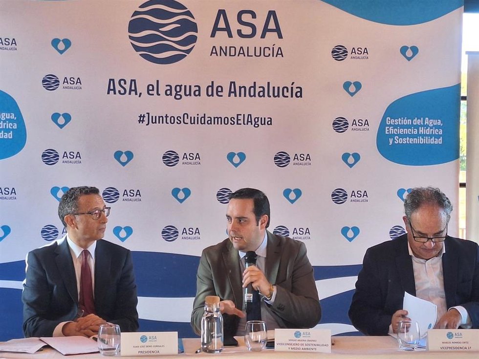 El viceconsejero de Sostenibilidad y Medio Ambiente de la Junta de Andalucía, Sergio Arjona, en el Consejo Rector de la Asociación de Abastecimientos de Agua y Saneamientos de Andalucía (ASA), en Jerez de la Frontera (Cádiz)