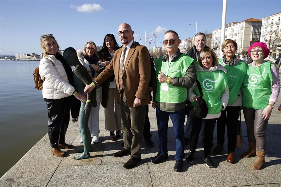 Arranque de la campaña de la AECC con los 'brazaletes de la esperanza'