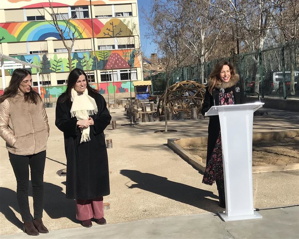 La alcaldesa de Zaragoza, Natalia Chueca, en el CEIP Hispanidad