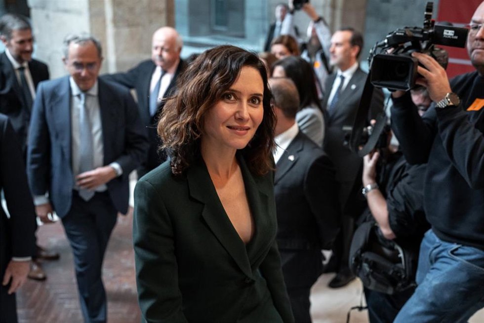 La presidenta de la Comunidad de Madrid, Isabel Díaz Ayuso, durante un encuentro con los presidentes de los parlamentos regionales de 13 comunidades autónomas, en la Real Casa de Correos