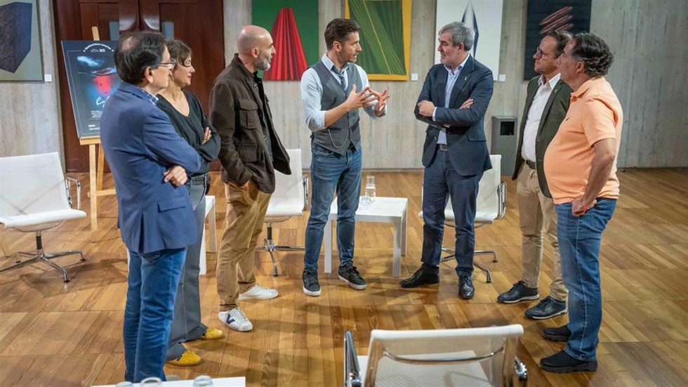 El presidente de Canarias se reúne con cineastas canarios candidatos a los Goya