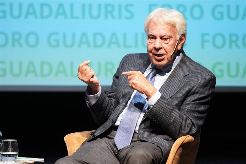 El ex presidente del Gobierno, Felipe González durante su intervención en el Foro Guadaliuris. A 31 de enero de 2025 en Sevilla, Andalucía(España). El ex presidente del Gobierno, Felipe González, participa en el Foro Guadaliuris, donde mantendrá un diá