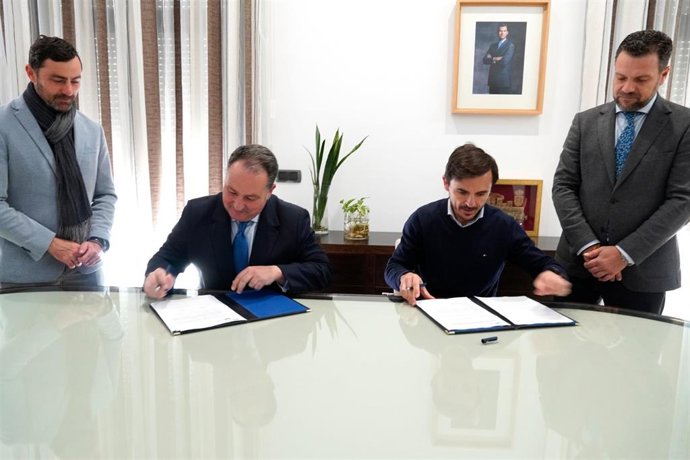 Firma de convenio de Diputación  para la organización del II Congreso Nacional de Hidrógeno Verde en Huelva.