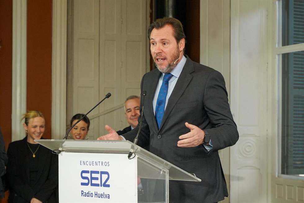 El ministro de Transportes y Movilidad Sostenible, Óscar Puente, en Huelva.