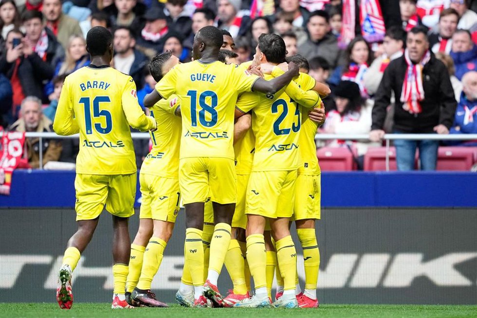 Los jugadores del Villarreal CF celebran un gol